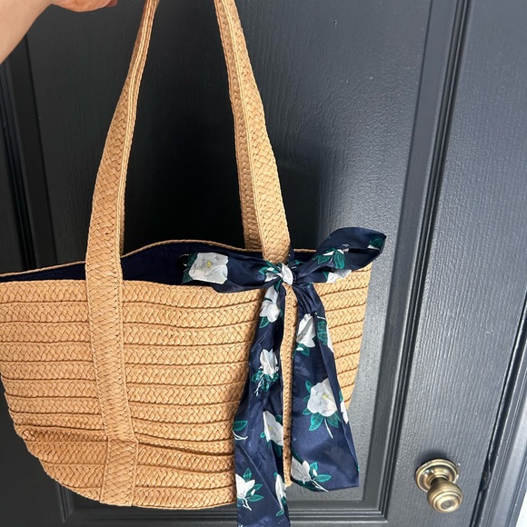 ☀️NEW Draper James Woven Shoulder Bag with Navy Yellow Bow NWT - Picture 7 of 8